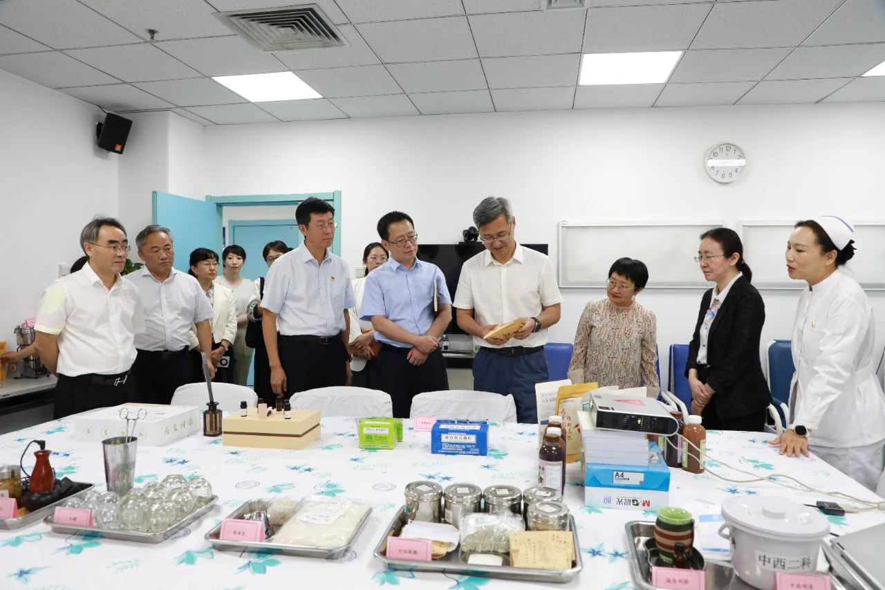 北京市中医药管理局领导一行赴新利18官方客服app调研
