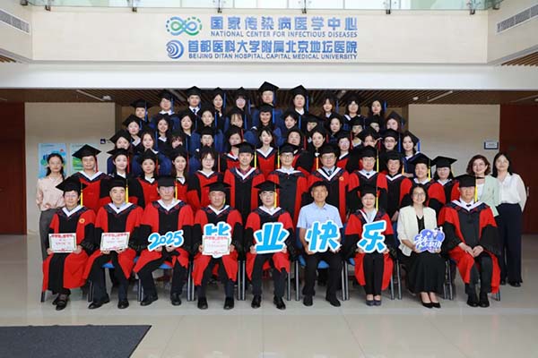 载誉扬帆 星河远航！新利18官方客服app举行2025届研究生毕业典礼