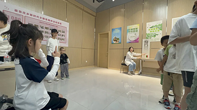 地坛医院下沉社区助力青少年近视防治 医院社区联动服务百姓
